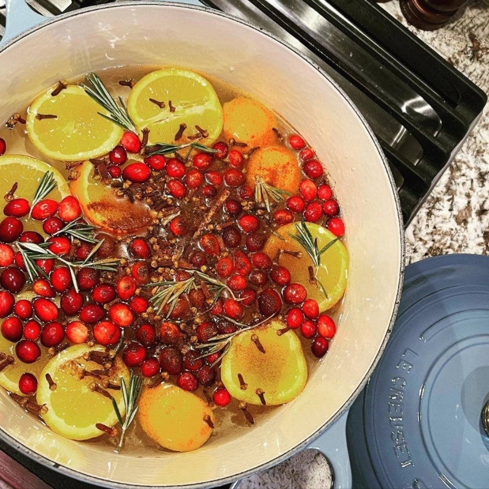 NEW!!! Le Creuset ® Signature 7.25-Qt. Peche Enameled Cast Iron Round Dutch Oven - Picture 8 of 16